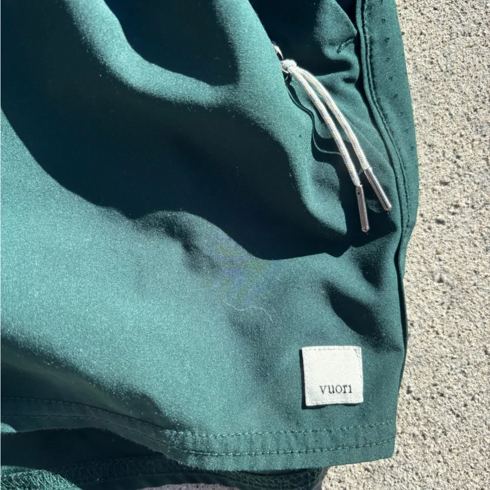 Vuori Dash Shorts size medium - Picture 3 of 6